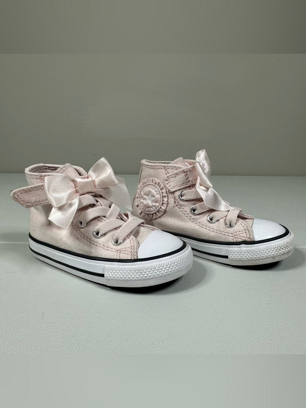 Converse Chuck Taylor All Star Ruffles & Bows Hi-Top Sneakers - Picture 2 of 11